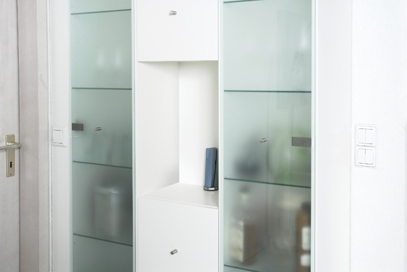 Vitrinenschrank D